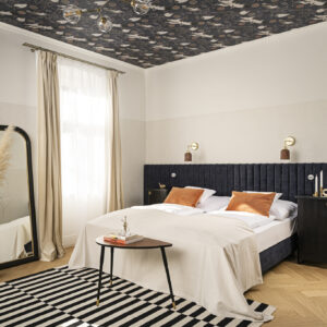 Hálószoba fehér franciaággyal