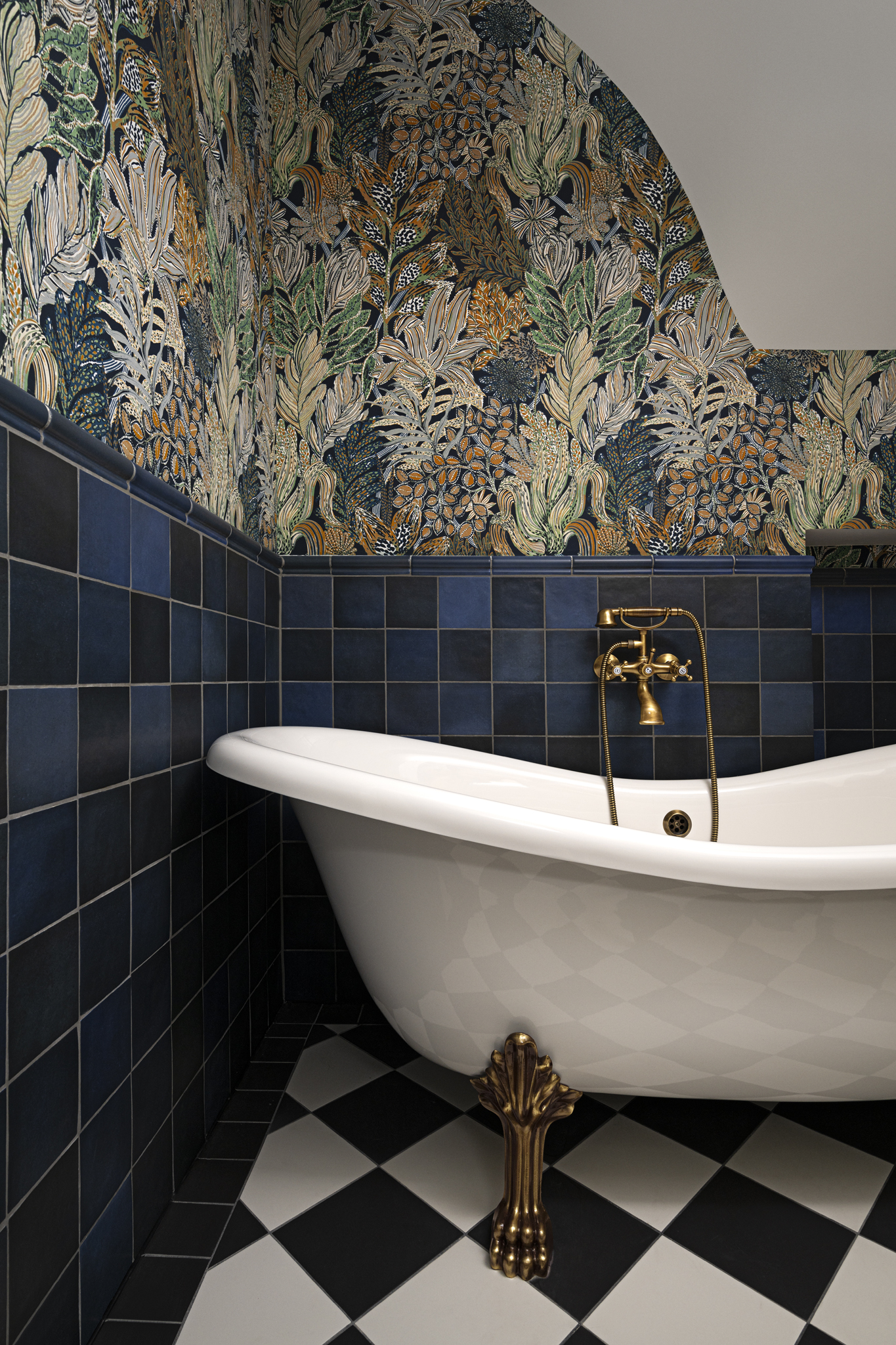 Fürdőszoba kék csempével