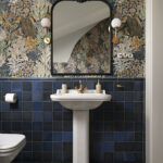Fürdőszoba kék csempével